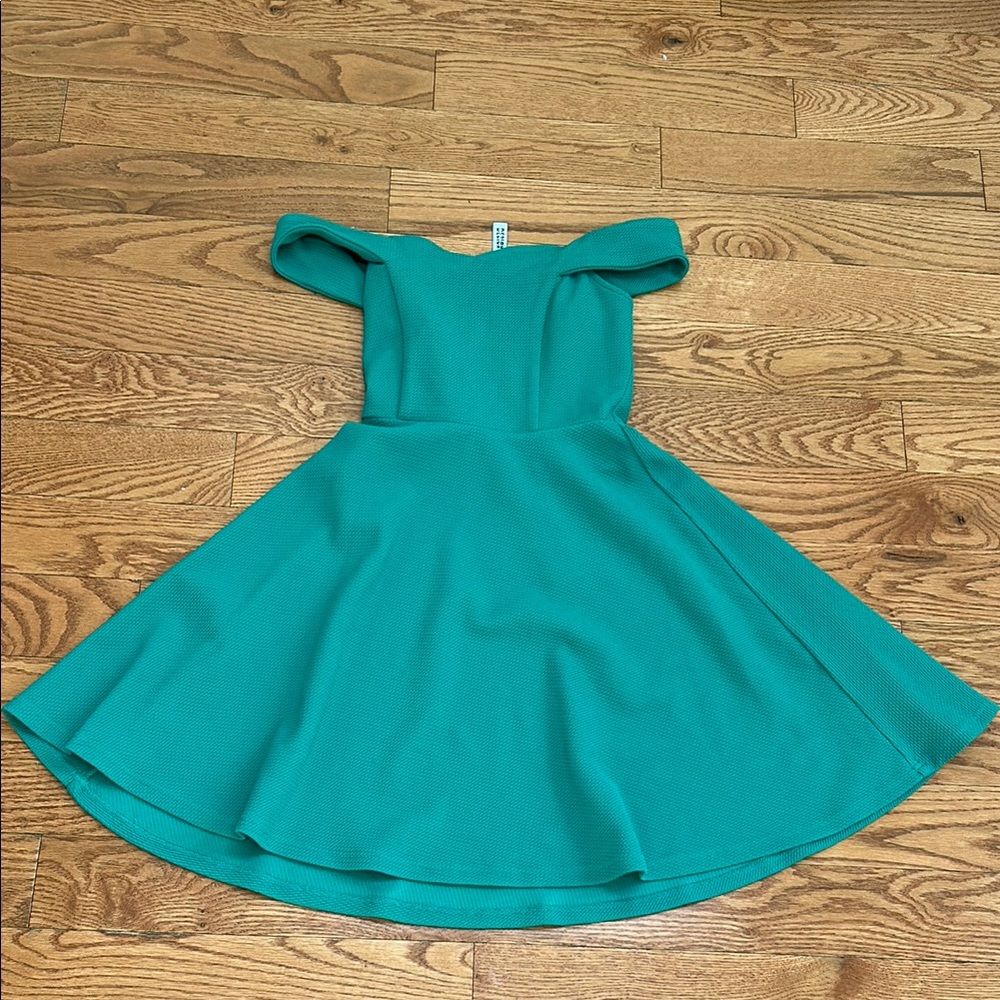 Elegant Green Dress off shoulder